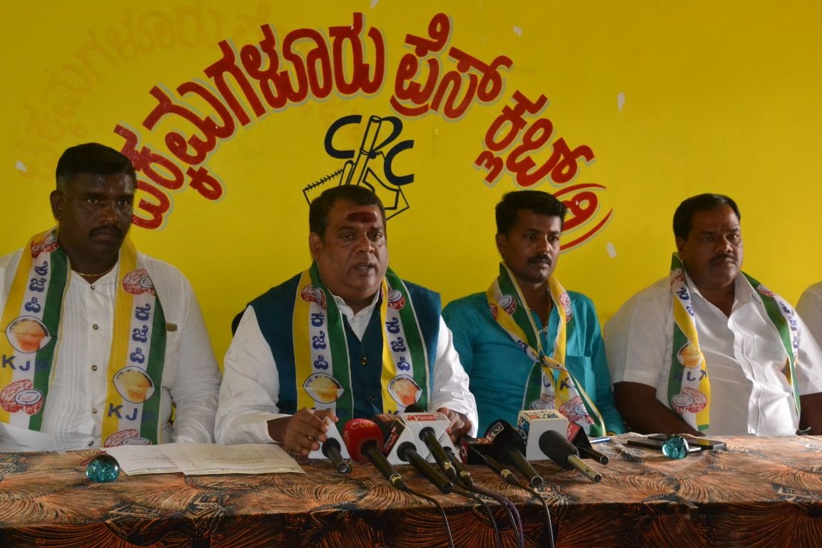 ಸಚಿವೆ ಉಮಾಶ್ರೀ, ಸಂಸದೆ ಶೋಭಾ ವಿರುದ್ಧ ಸ್ಫರ್ಧೆ: ಕೆಜೆಪಿ ಸಂಸ್ಥಾಪಕ ಪದ್ಮನಾಭ ಪ್ರಸನ್ನ